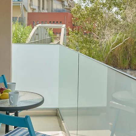 Beachside Apartment-pool-parking アパート *